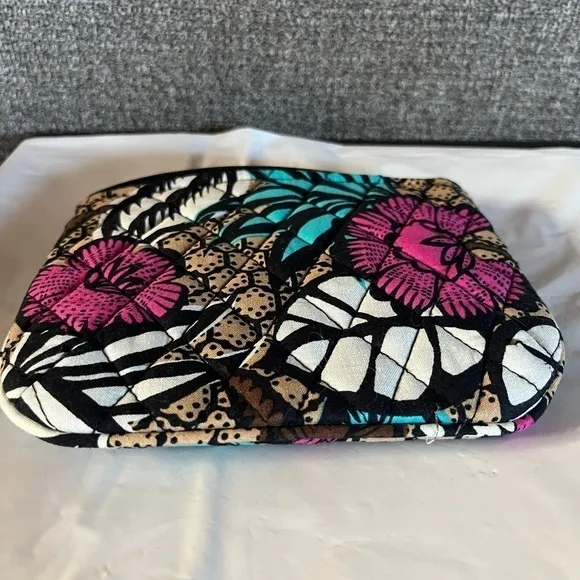 Vera Bradley “Canyon Road” Pattern Coin‎ Purse/Pouch Meaures 5” x 6” Zippered - Image 4