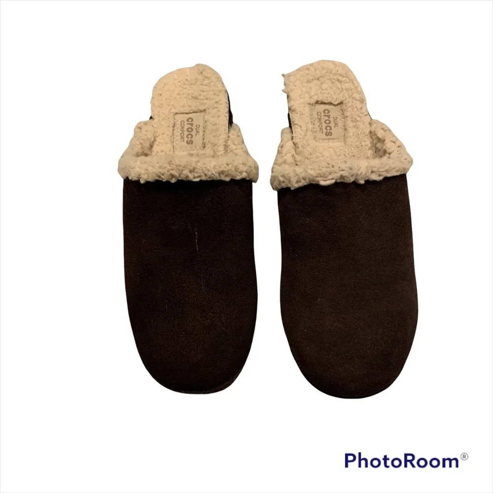 Crocs Cobbler Brown Suede Leather Clogs Mules Faux Sherpa - Image 5
