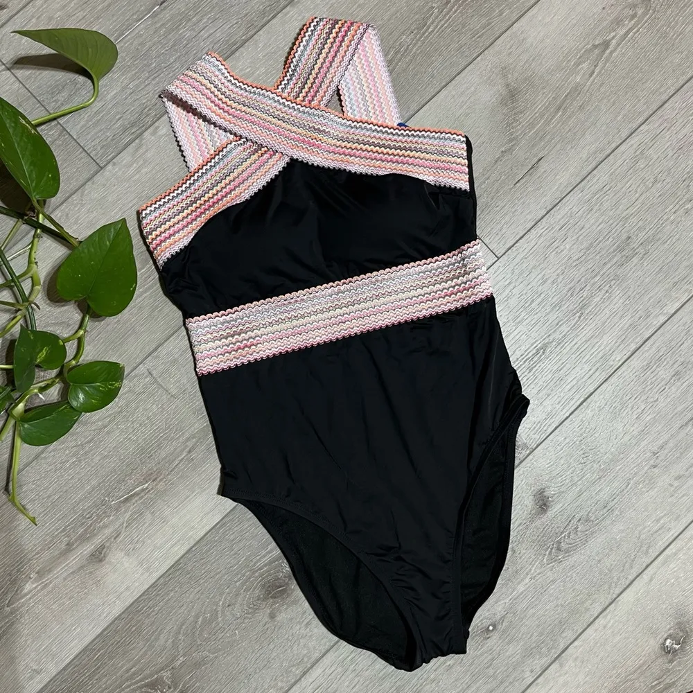 Hilor NWT Women's One Piece Front Crossover Bathing Suit Black Size M - Image 3