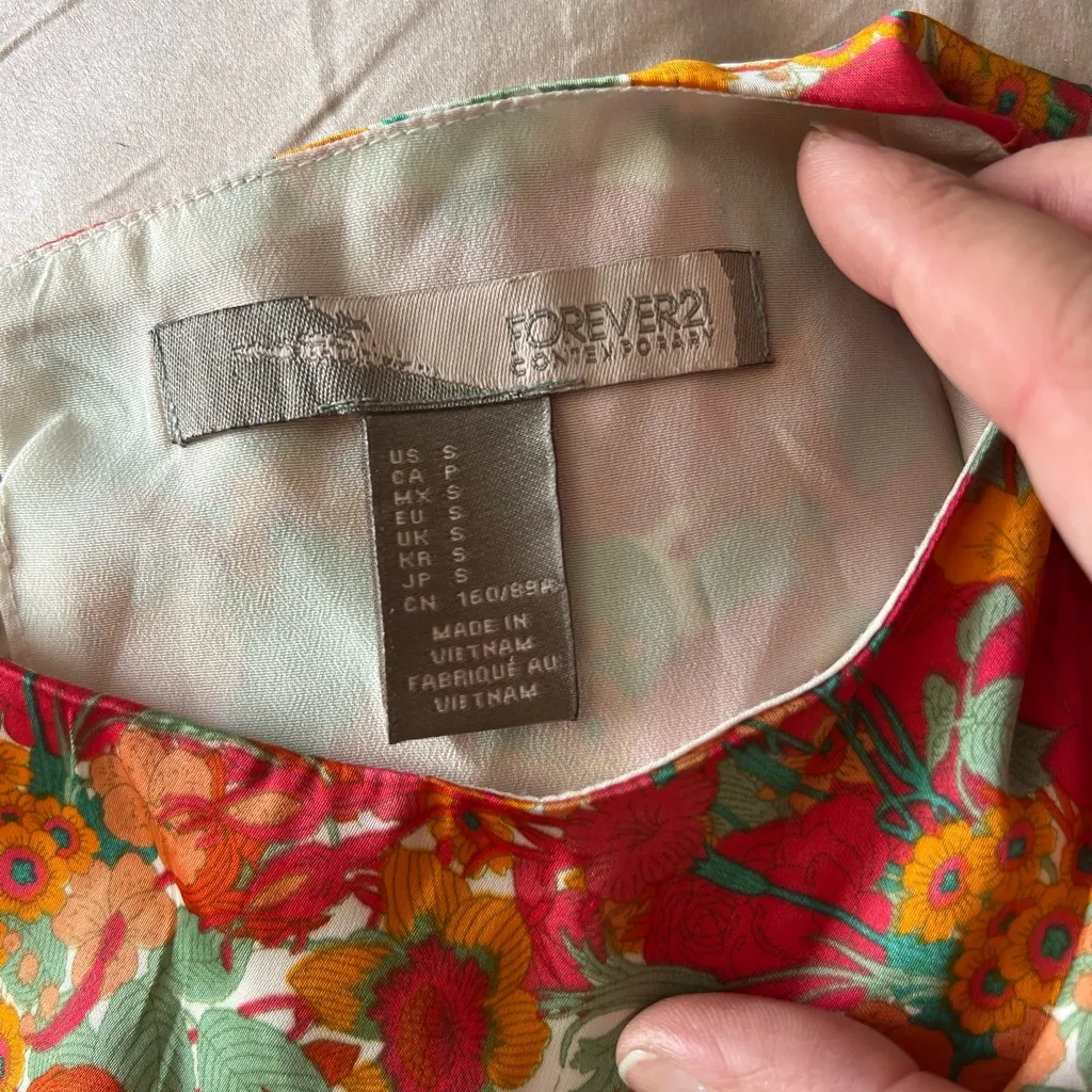 Orange and pink, vintage florals, peekaboo back dress small - Image 8