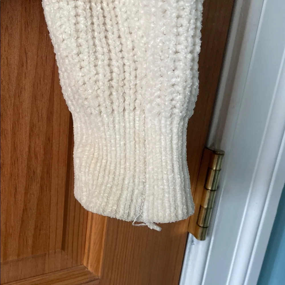 Urban Outfitters Size XS Extra Small Women's Teen Girl V-Neck Cream Sweater - Image 3