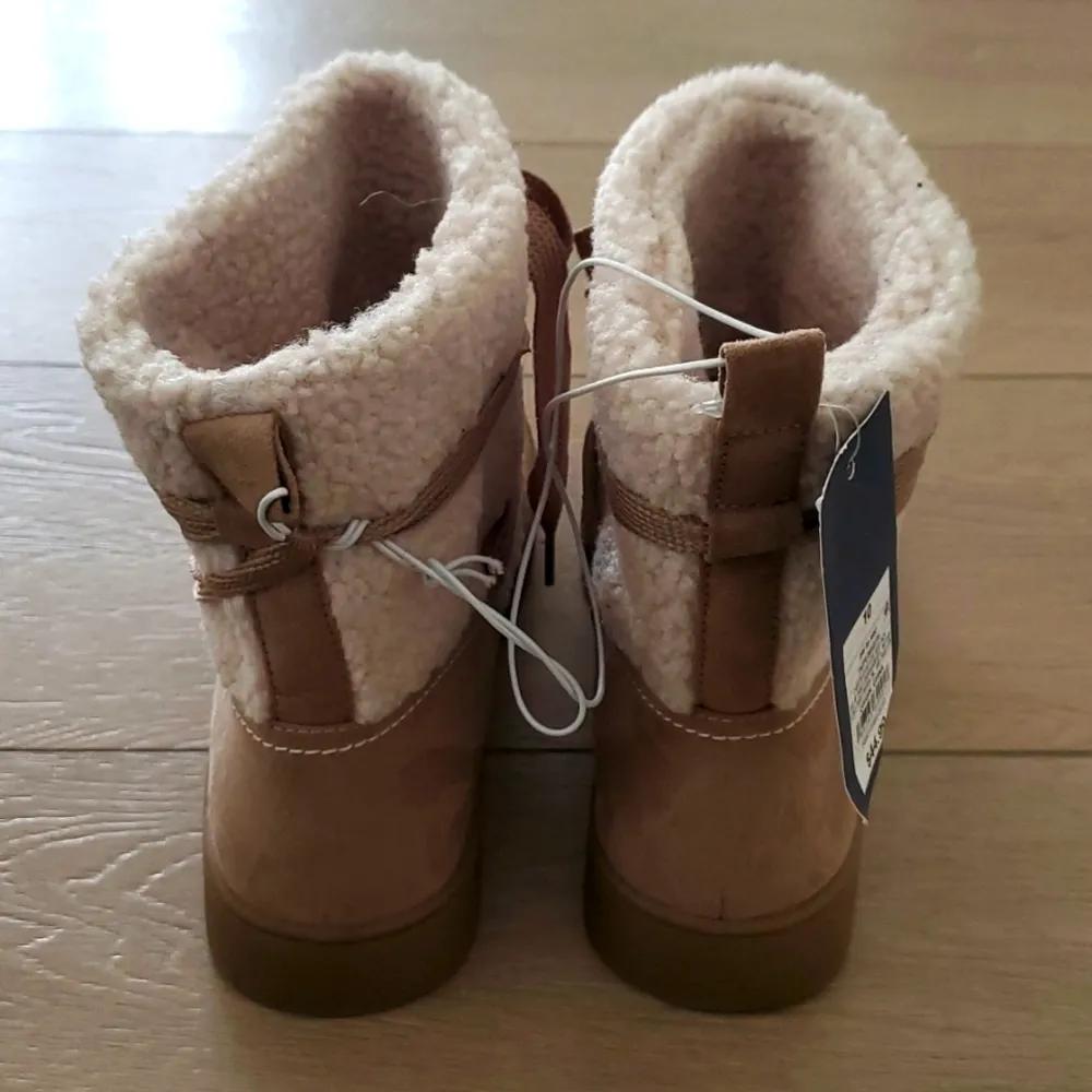 NWT! Women's Birgitte Winter Boots - Universal Thread™ - Image 4