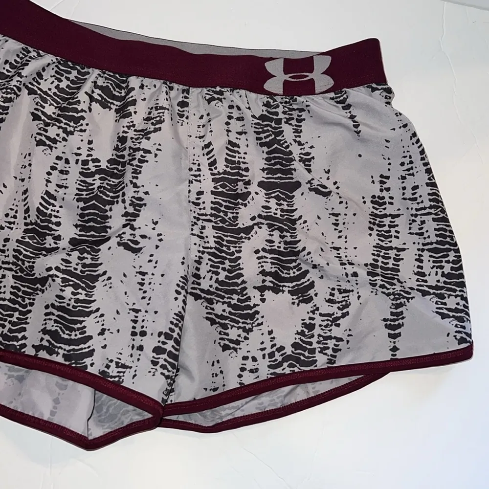 Under Armour Shorts Womens Small Running Athletic Lined Activewear Red Gray - Image 2