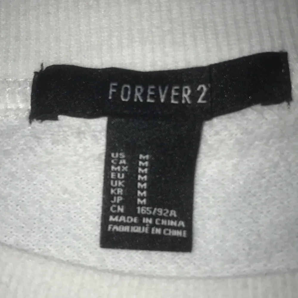 FOREVER 21 cropped oversized mustache long sleeve sweatshirt soft size M - Image 3