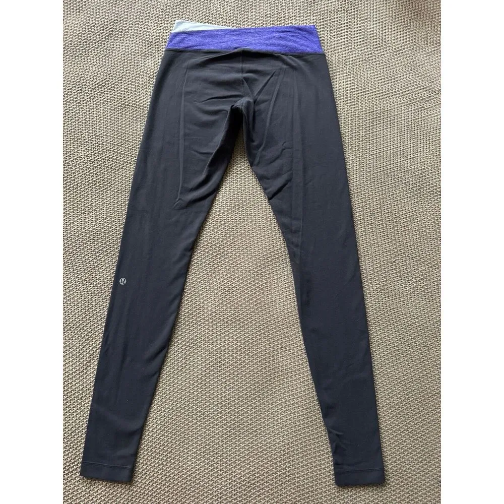 Lululemon Women's‎ Athletica Black Purple Waistband Tight Pocket Leggings Size 6 - Image 3