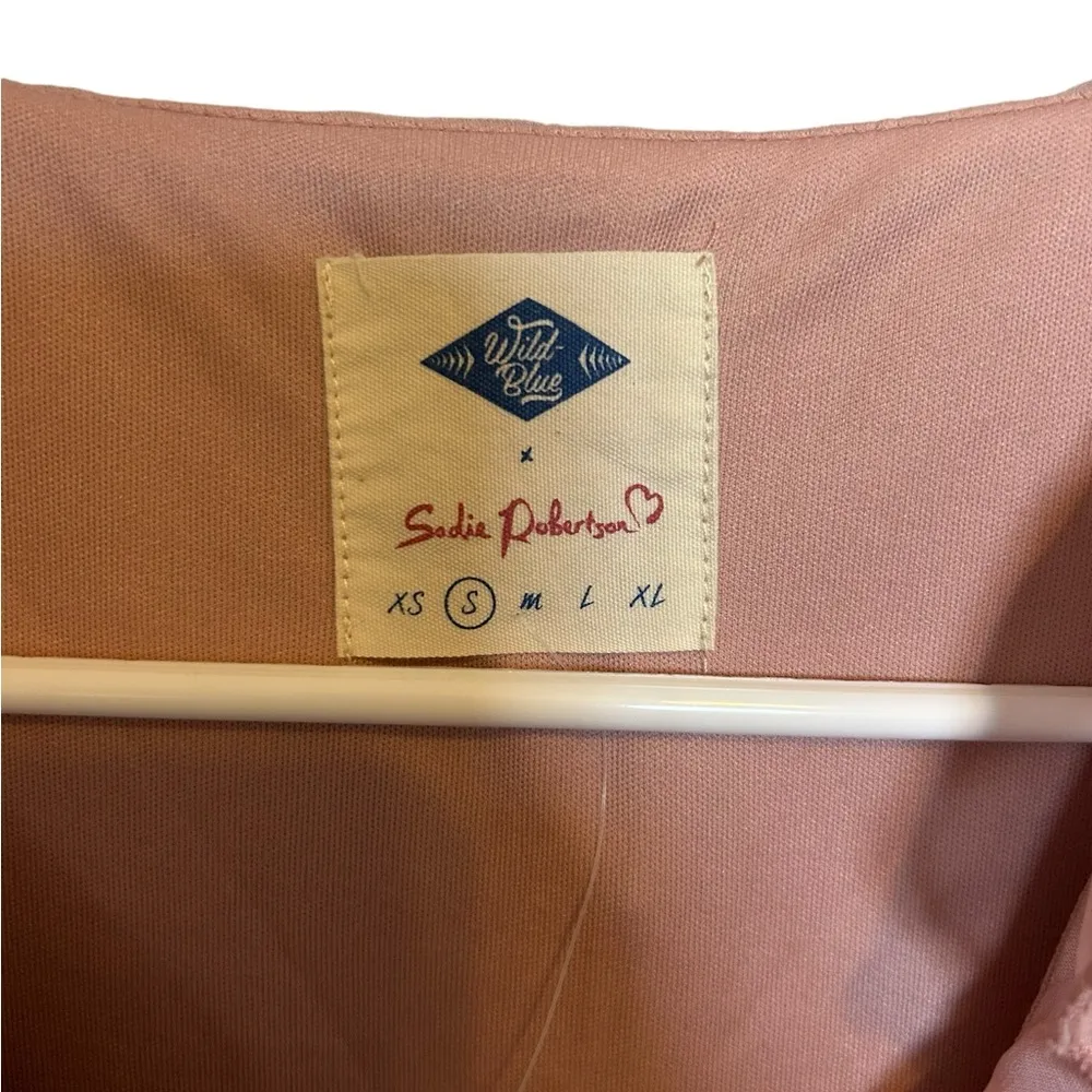 Wild Blue Sadie Robertson Blush
Pink Dress With Ruffled Detail Tie
Waist size S - Image 4