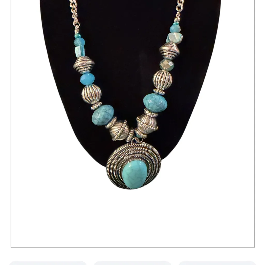 Western Style Faux Turquoise Beaded Necklace Blue - Image 2