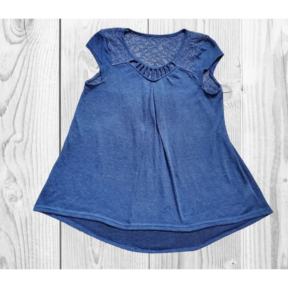 Doe & Rae Eyelet Lace Pierced Cutout Loose Cut Blue Cotton T shirt Top M Blouse - Image 3