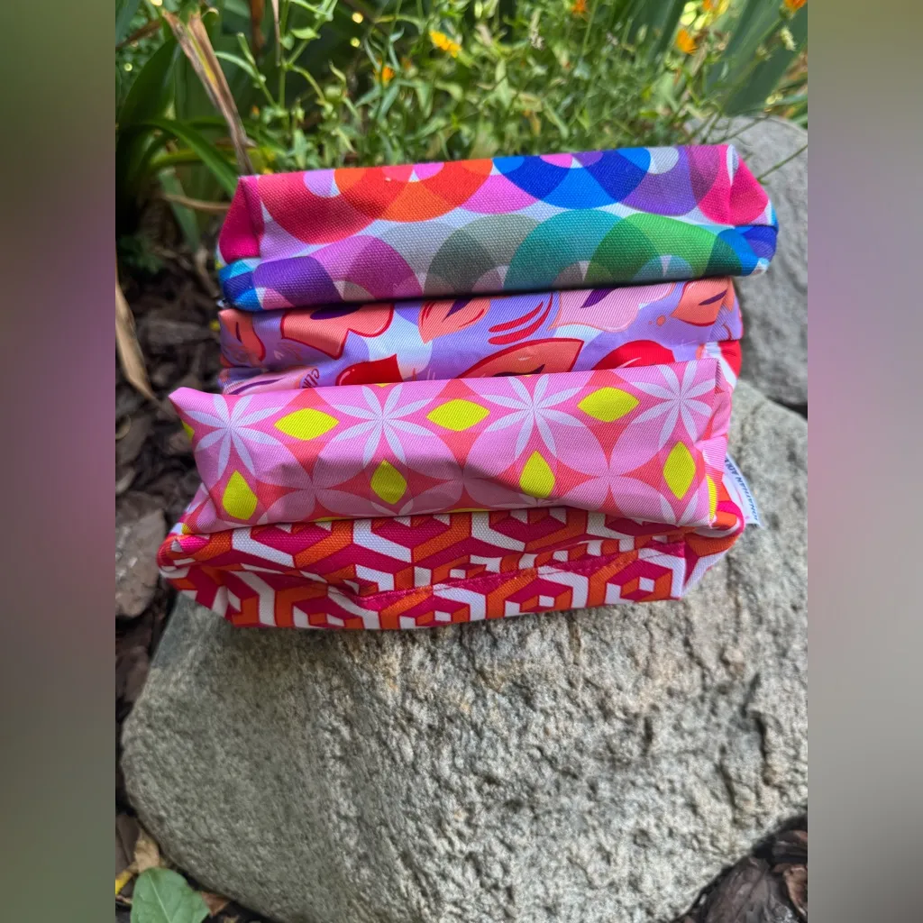 Clinique   Multicolor Patterned Pouch set - Image 2