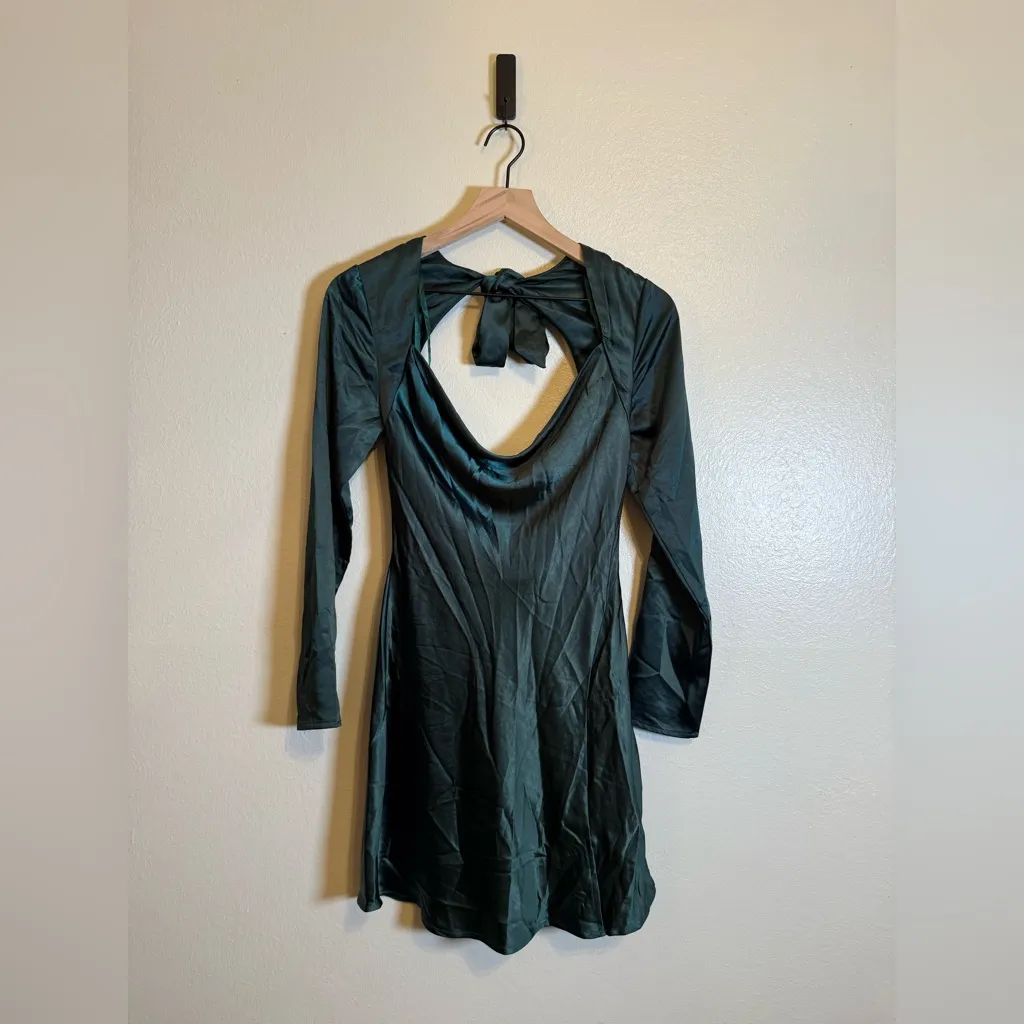 SELFIE‎ LESLIE Champs Elysees Long Sleeve Open Back Mini Dress Forest Green - Image 3