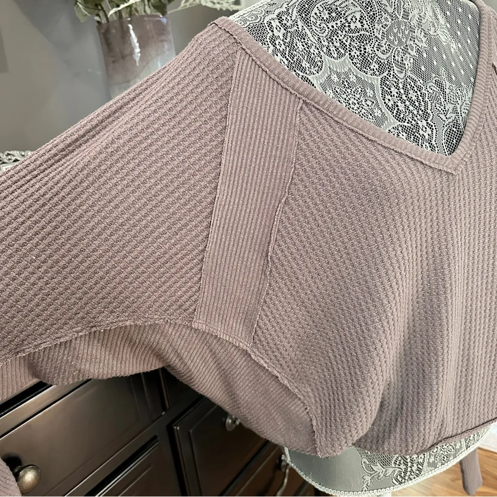 We The Free Waffle Knit V-Neck Dolman Sleeve Thermal Top XS Mauve Taupe - Image 5