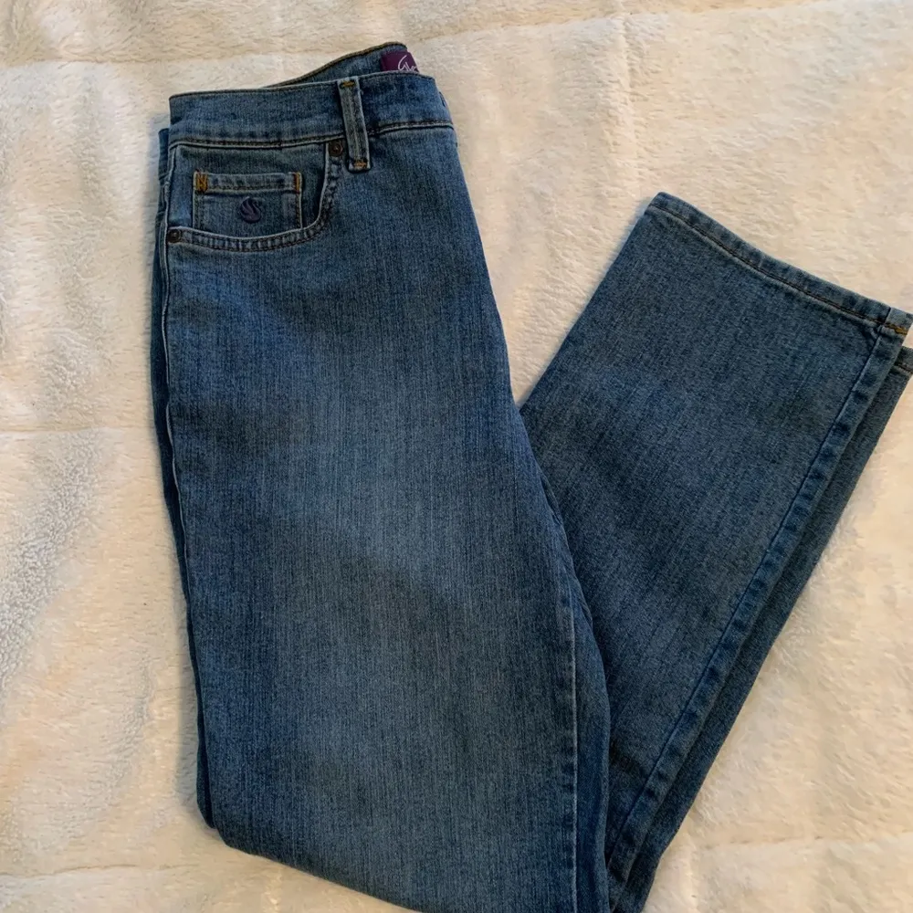 Gloria Vanderbilt Women’s Petite Jeans - Image 3
