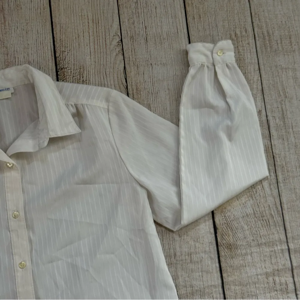 Vintage Levi Strauss & Co white pinstripe collared button long sleeve shirt - Image 3