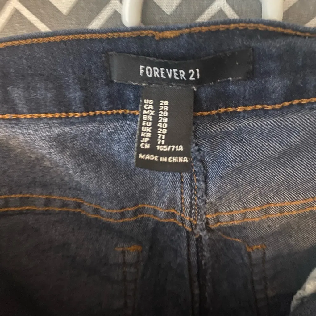 Forever 21 Skinny Jesns Size 4 Stretchy Soft Denim - Image 4