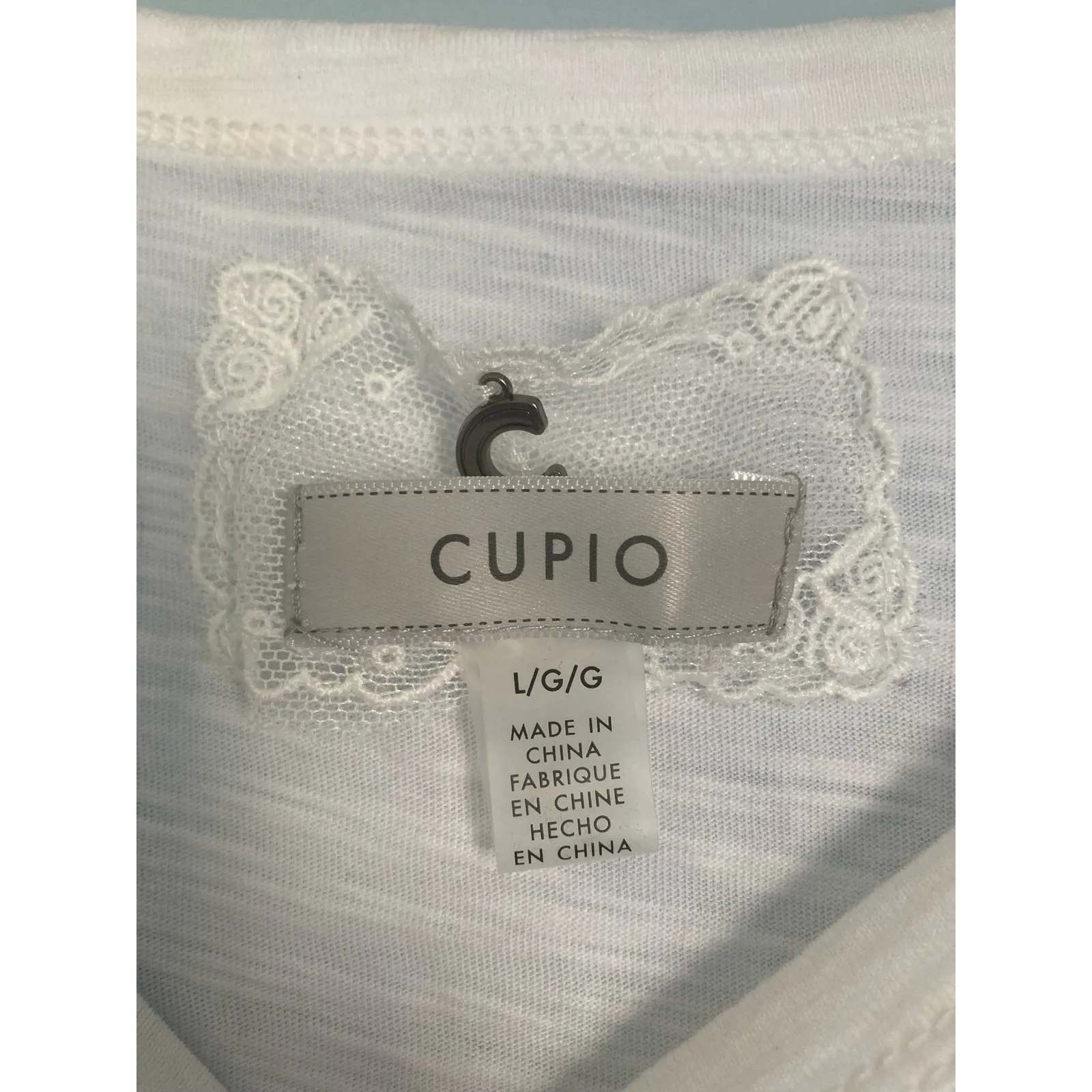 NWOT Cupio White Shirt Eyelet Details Large - Image 4