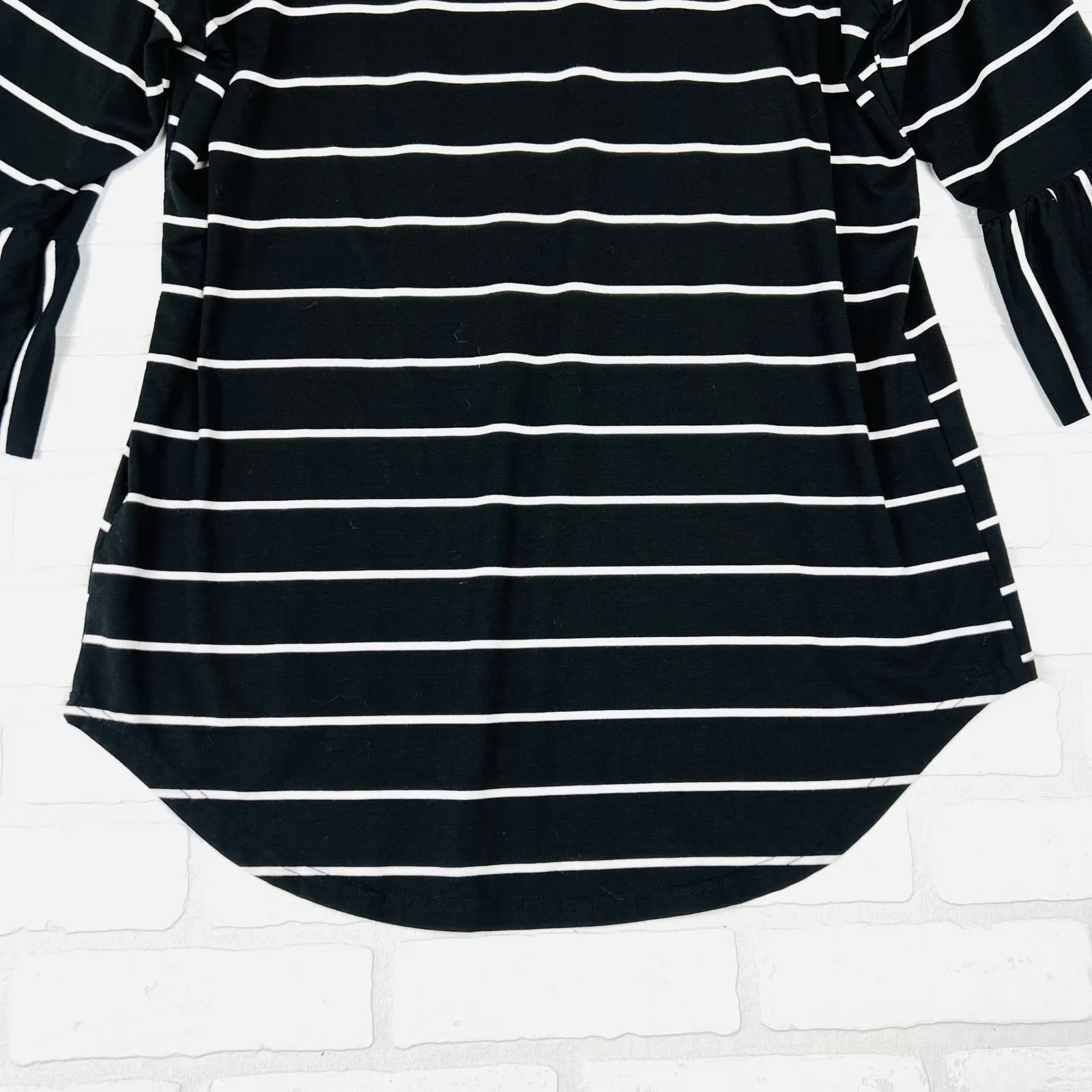 Tickled Teal Women's XL Top‎ Black White Striped Bell Sleeve Round Neck - Image 5