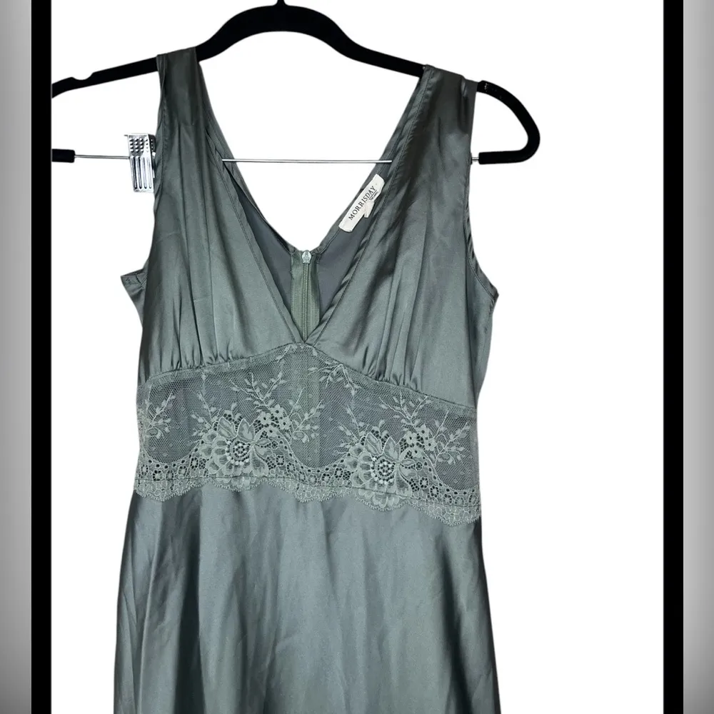 Morrisday The Label Dusty Green Satin Lace V - Image 4