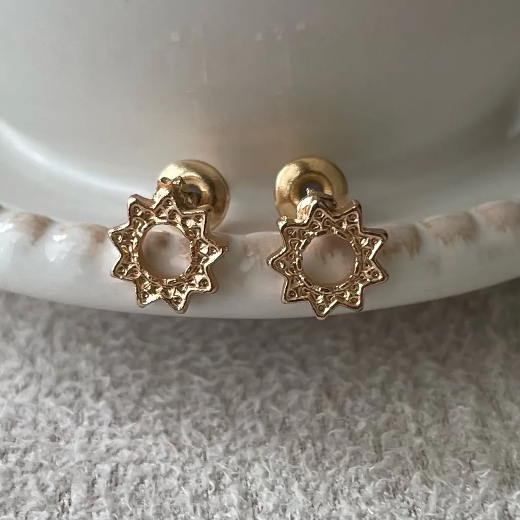 Gold star sun studs - Image 4