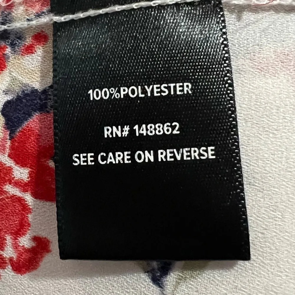 Torrid flowered blouse, size 2, no rips, stains, or tears. Good condition. - Image 4