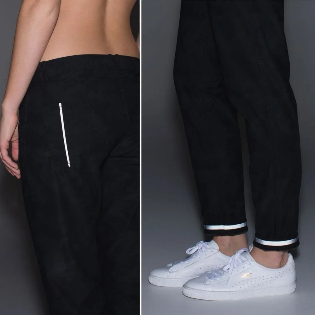 Lululemon Day Trip Boyfriend Pant in Lotus Camo Black Size 10 - Image 8