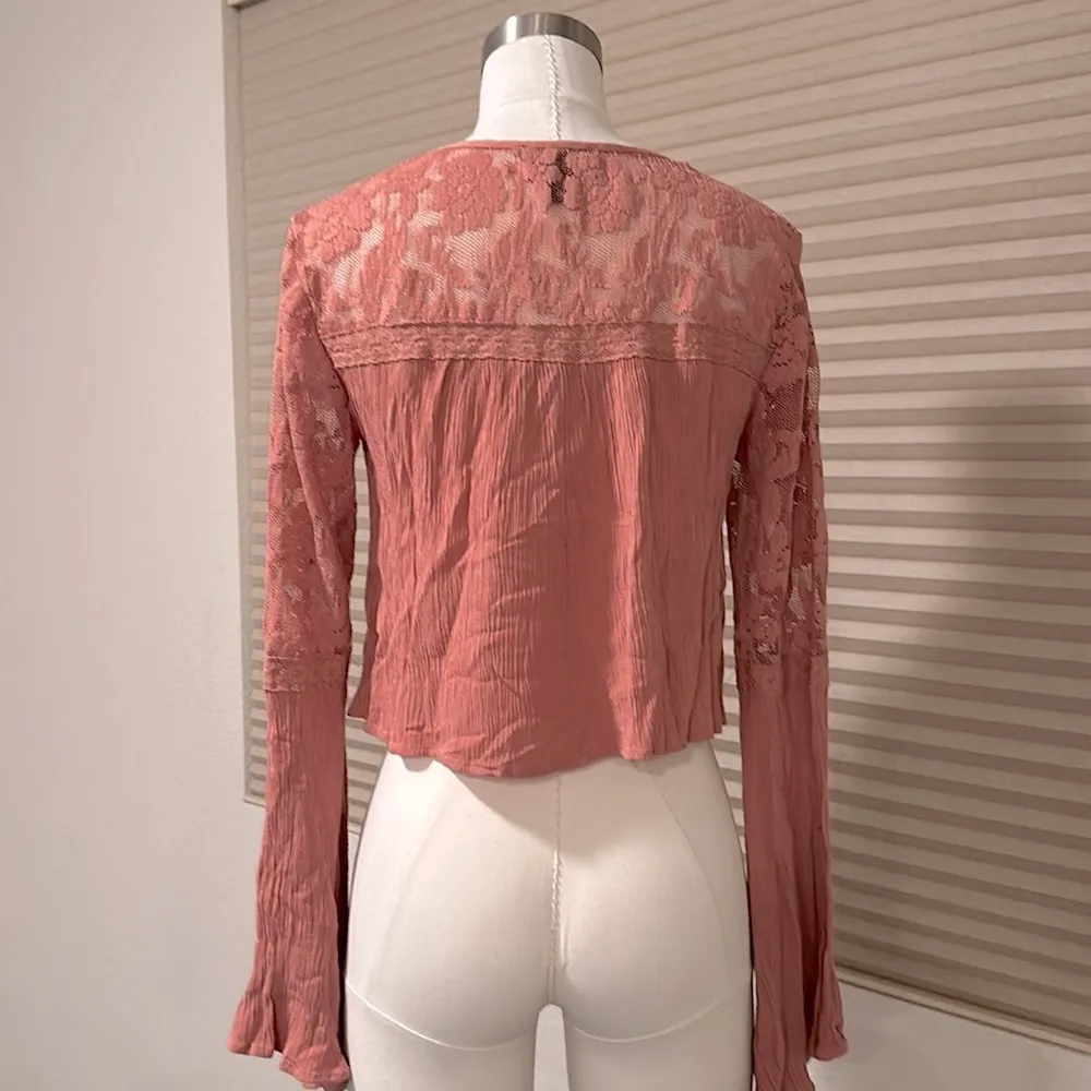 NWOT lace inset long sleeve crop top - Image 5