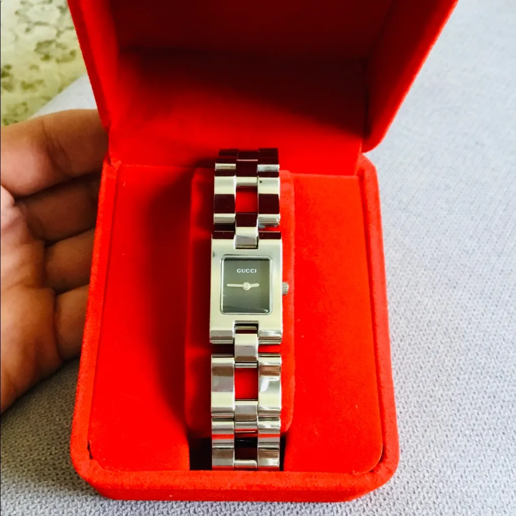 Ladies GUCCI stainless steel watch 🌹🌹🌹 - Image 3