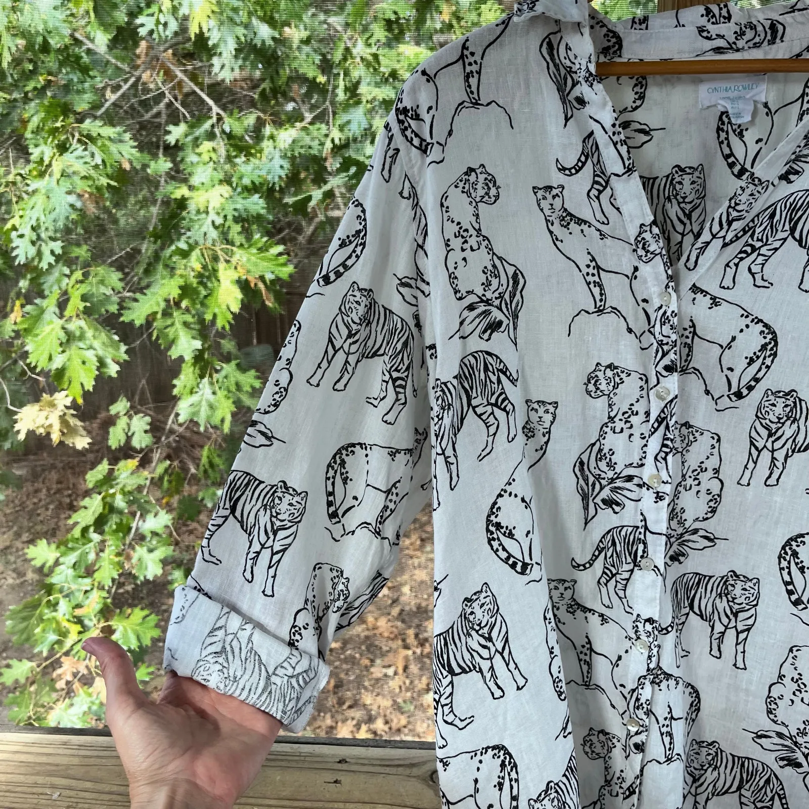 Cynthia Rowley Women's 100% Linen Big Cats Novelty Print Blouse Size L - Image 3