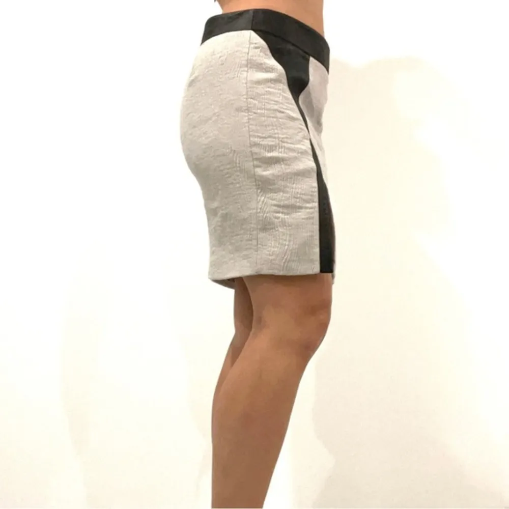 Helmut Lang Mixed Media Gray and Black skirt with Leather Trim - Image 81
