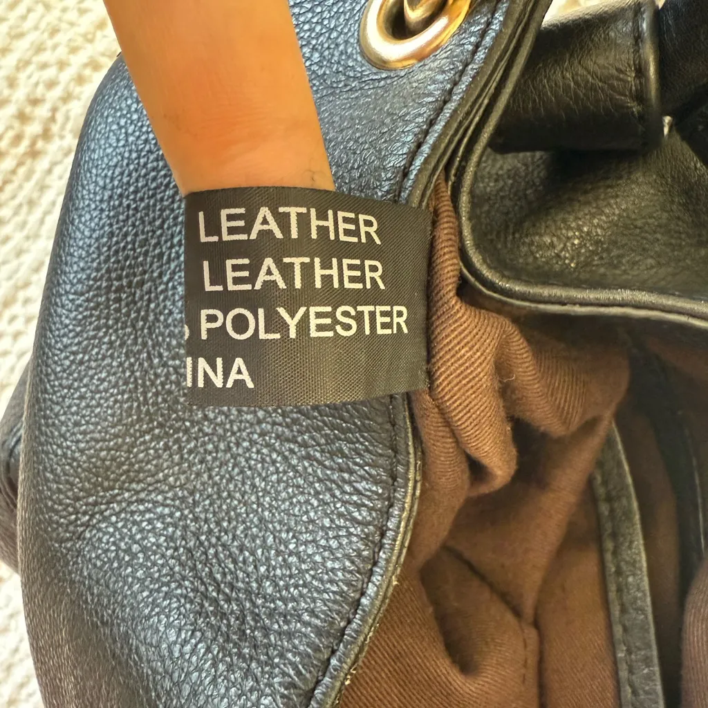 Pour La Victoria Leather Hobo Bag Black - Image 8