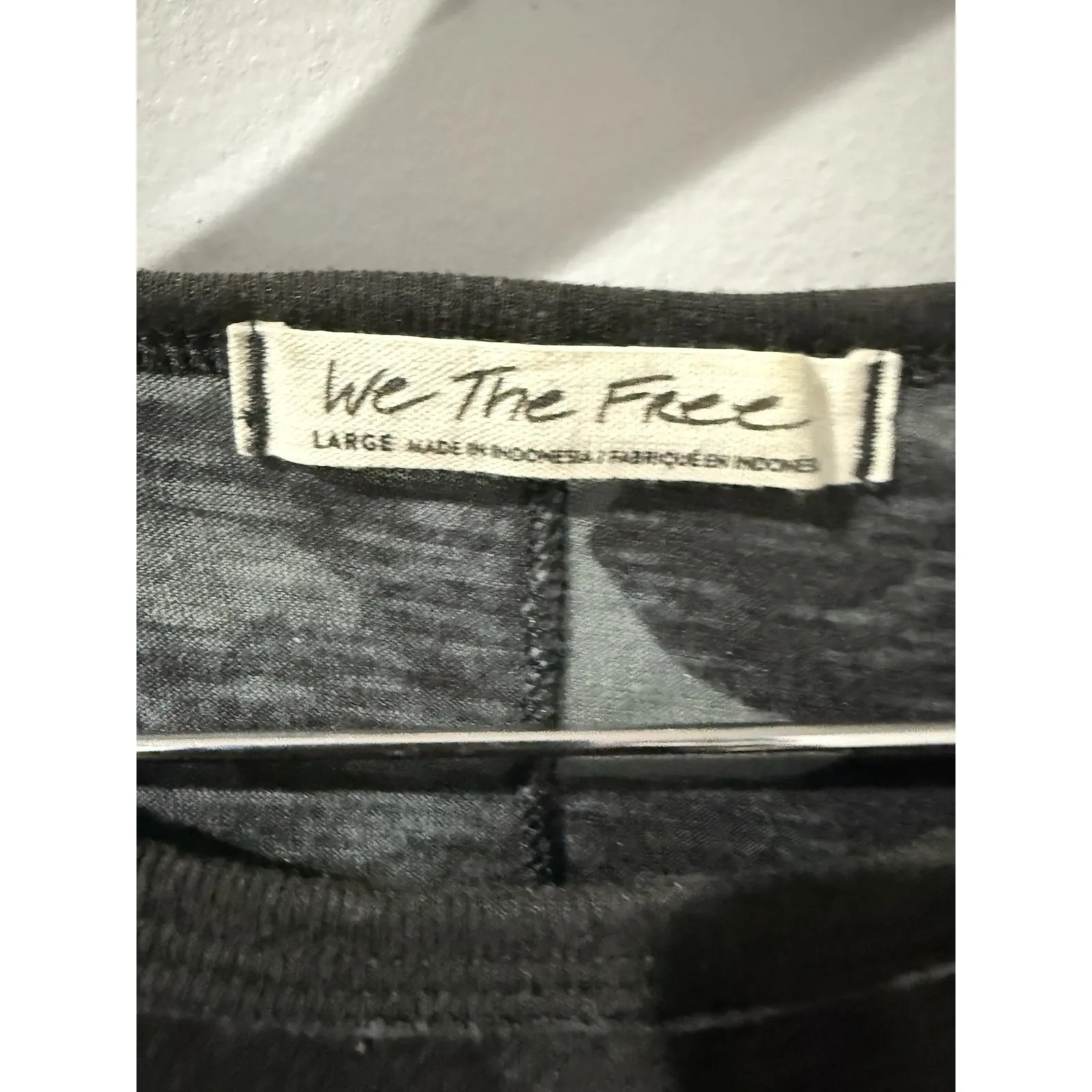 Free People "Clare" Lightweight Camo Tee Sz L‎ - Image 5