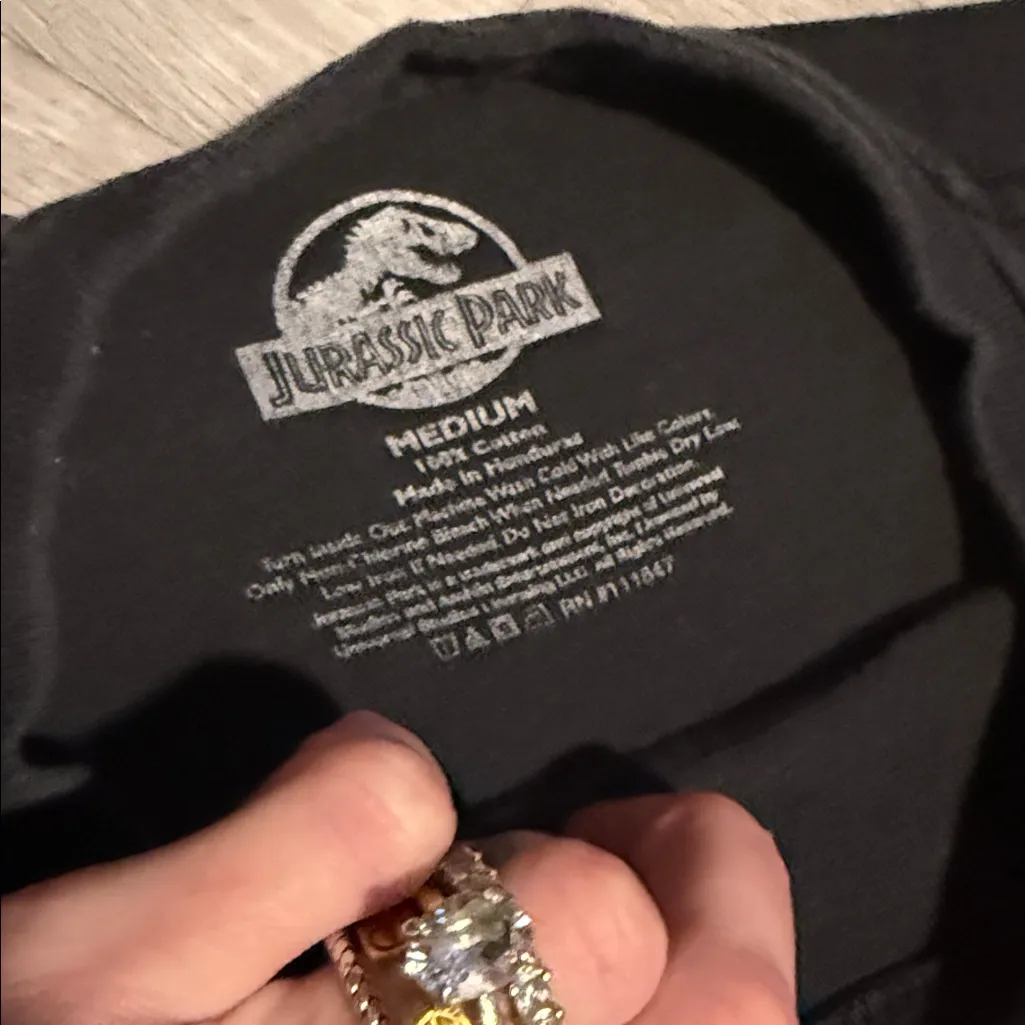 🖤🔥Woman’s Jurassic Park Black Tee•Size:Medium🔥🖤 - Image 4
