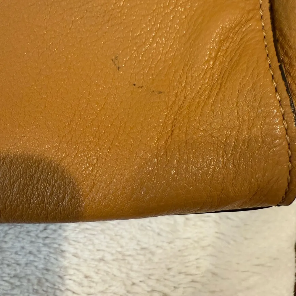 Michael Kors Hamilton Leather Satchel – Classic Elegance Meets Everyday Function - Image 9