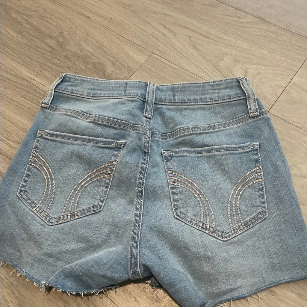 Hollister Light Blue Curvy High-Rise Shorts - Image 3