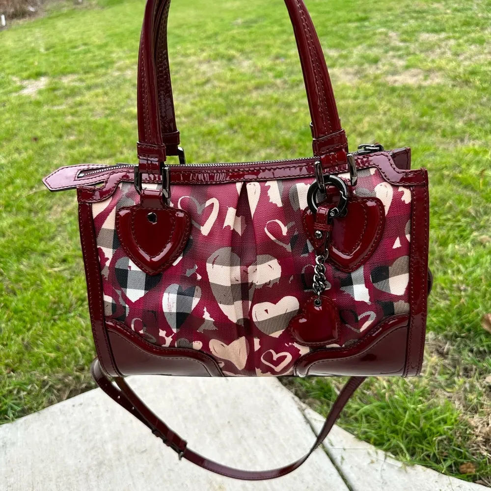 BURBERRY Nova Check Heart Print Pilgrim Satchel Berry - Image 13