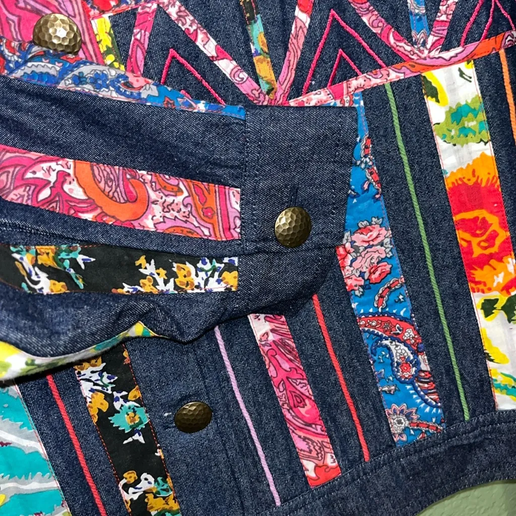 Vintage Floral Denim Jacket • Jean jacket • patchwork quilted Teachercore Blue Size M - Image 5