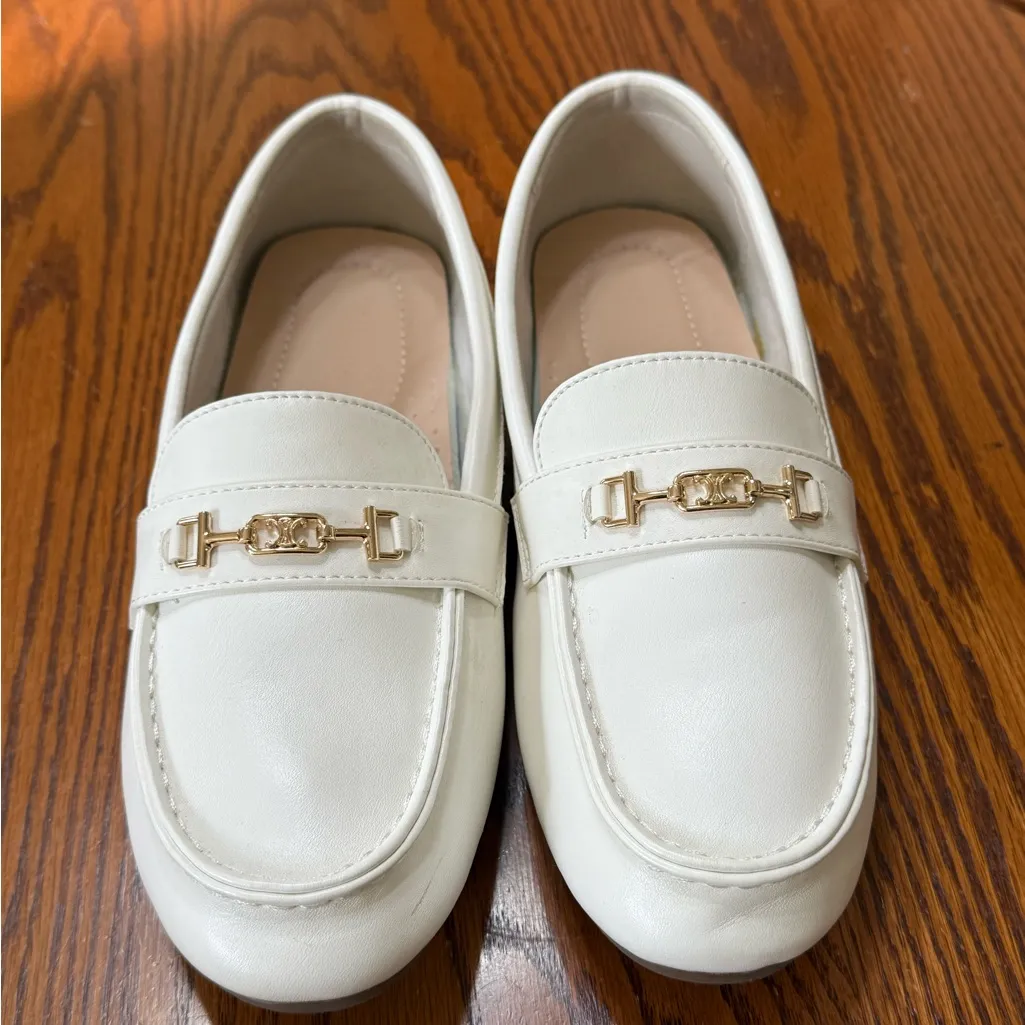 Women’s Cream Loafers With Gold Horse Bit Detail Size 9 - Image 2