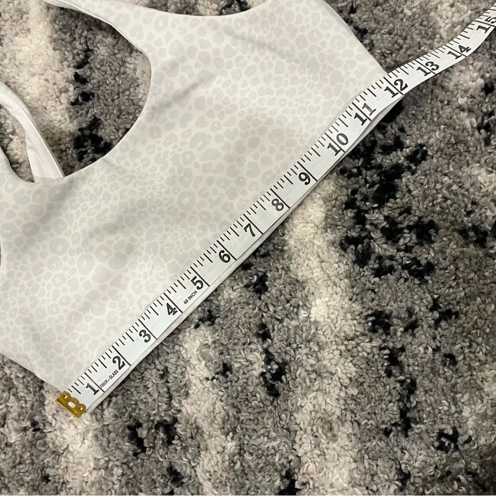 Alo Yoga Lot White Tank and Sports Bra Size Small White Animal Print - Image 10