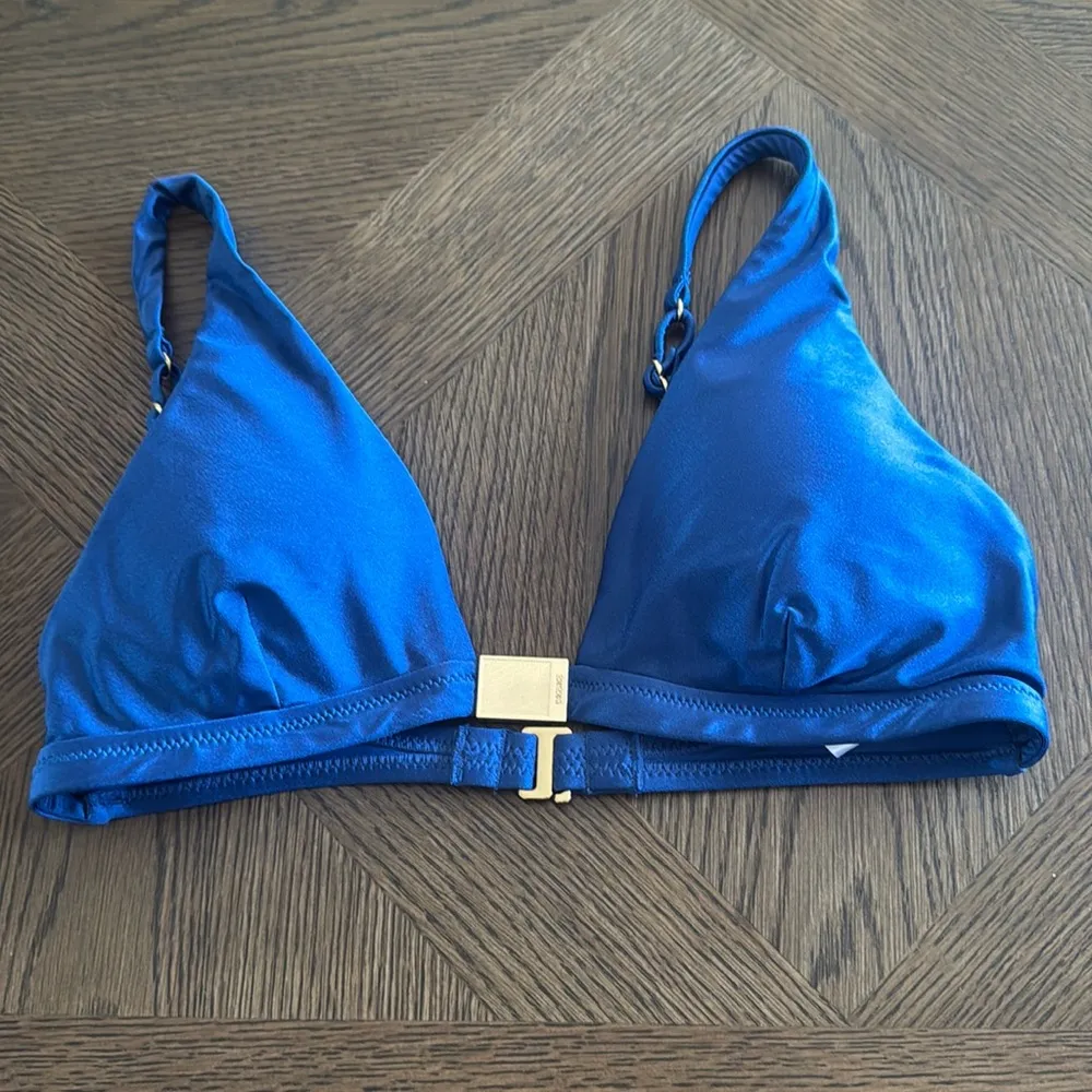 L’AGENCE Levie Shimmer Bikini Top, Size Medium, $235 - Image 6