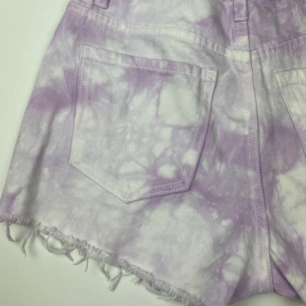 Forever21 Purple and White Tie-Dye NWT Denim Raw Hem Shorts Size 28 - Image 9