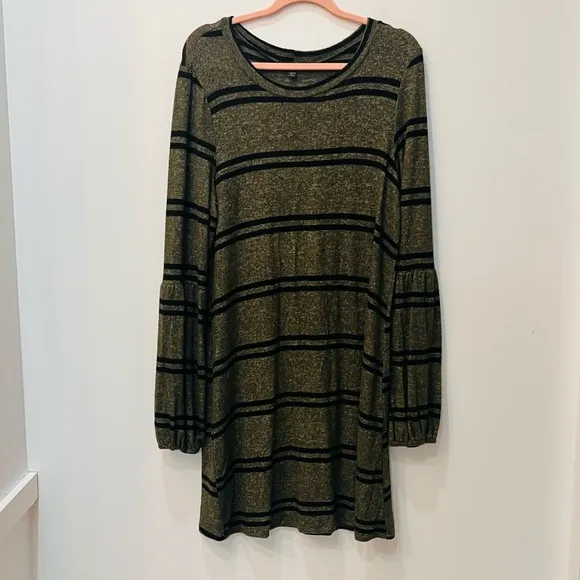 As U Wish  Boutique green gray sweater dress sz Large - Image 16