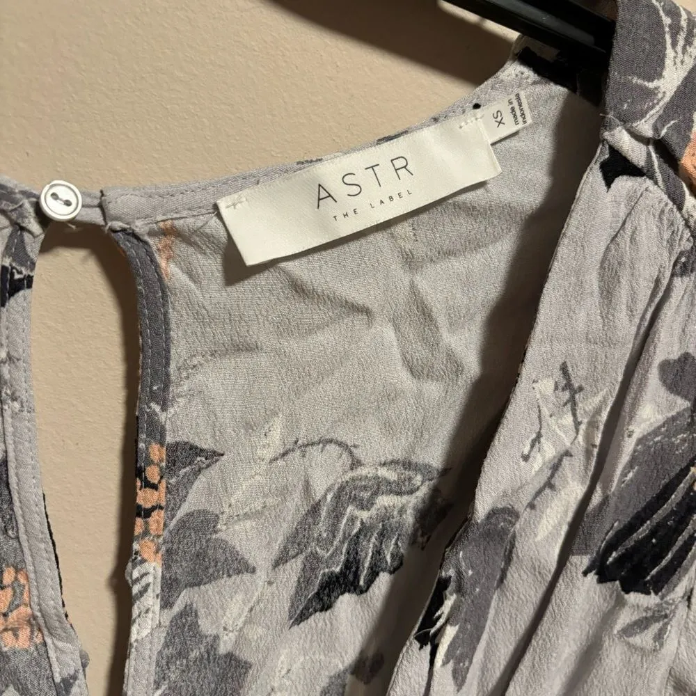 ASTR The Label Floral Romper Gray Poppy Shorts Tie Waist- Size XS - Image 6