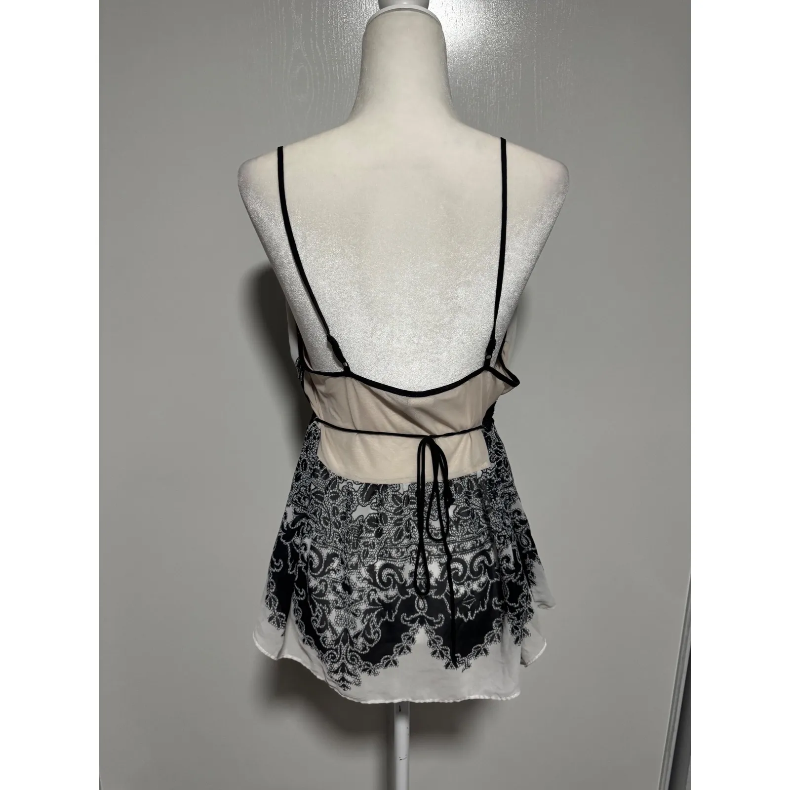 Vintage In Bloom Extra Large XL Black White Floral Lace Trim Cami Top Women's - Image 2
