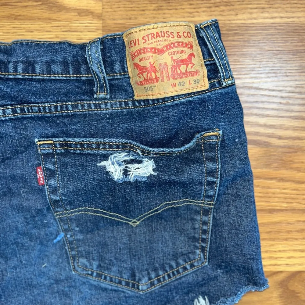 Cute Levi’s 505 Cutoff Jean Shorts! - Image 3