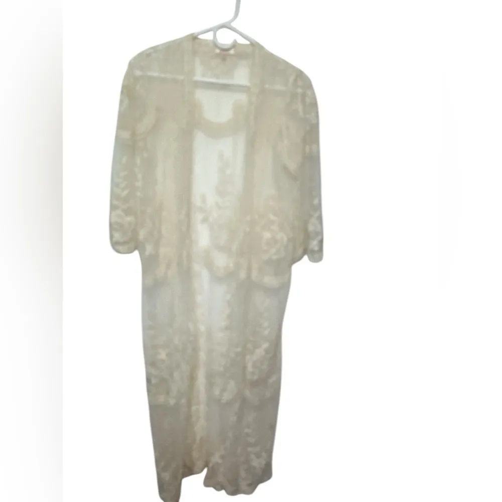 Dizzy Lizzy long mesh lace embroidered kimono off white - Image 2