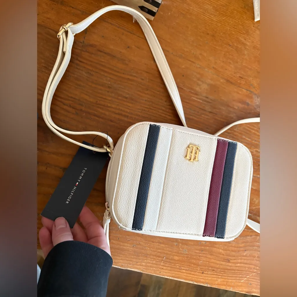 Tommy Hilfiger cross body purses - Image 3