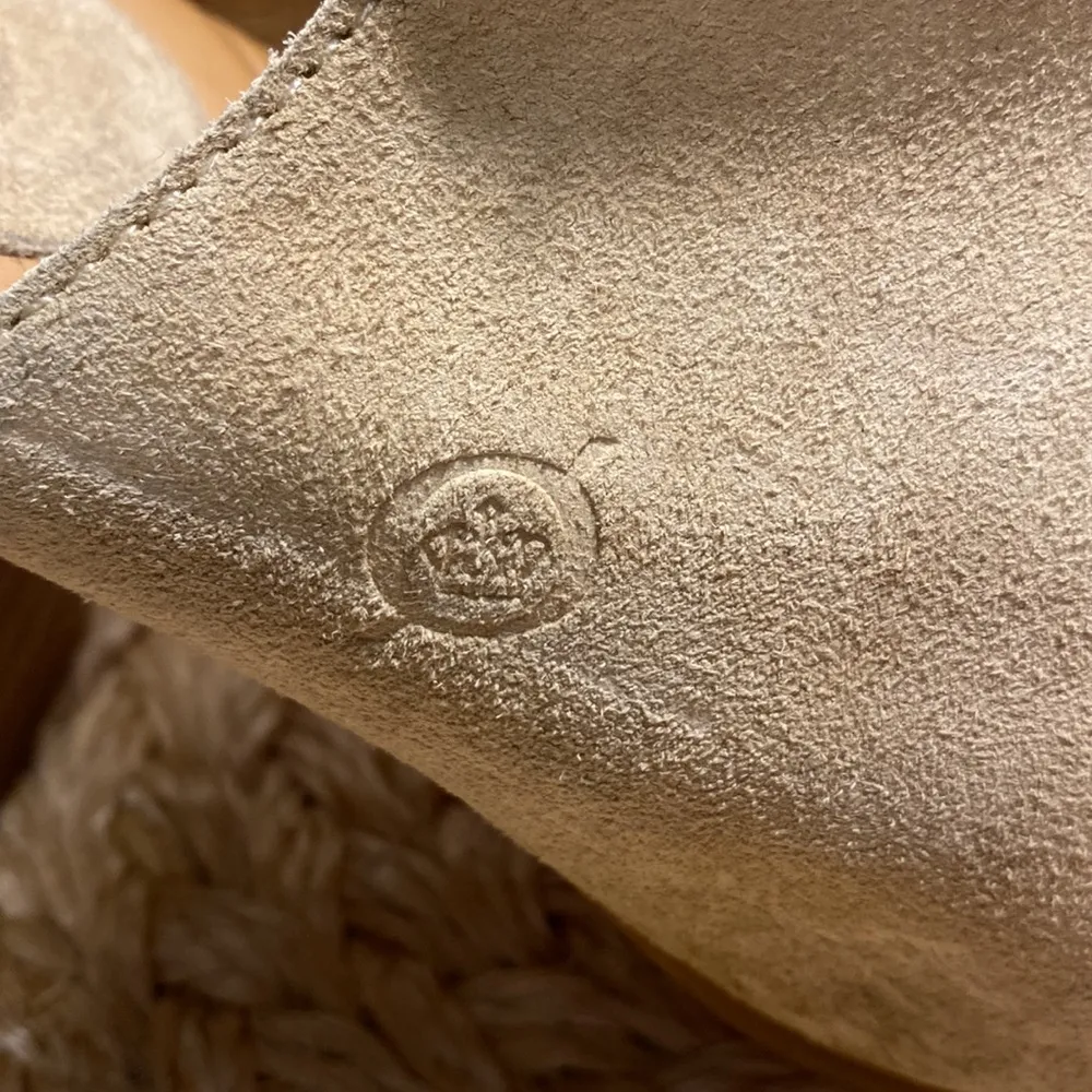 Born womens light tan suede mules size 9 - Image 3