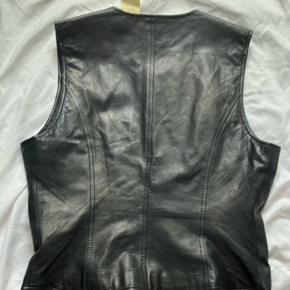 Express: Vintage Black 100% Leather Vest- M- gold tone- has wear on zippers - Image 11