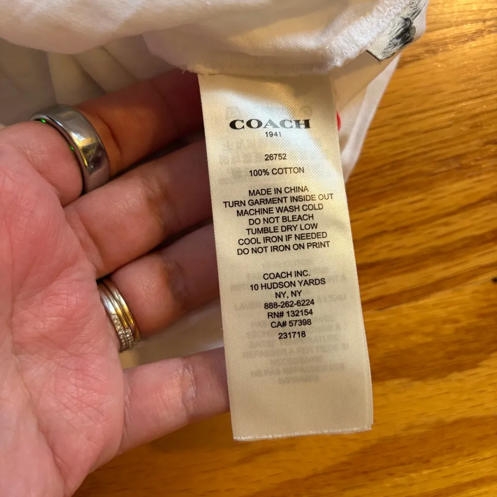 Coach leatherwear sharky shark t-shirt size large - Image 3