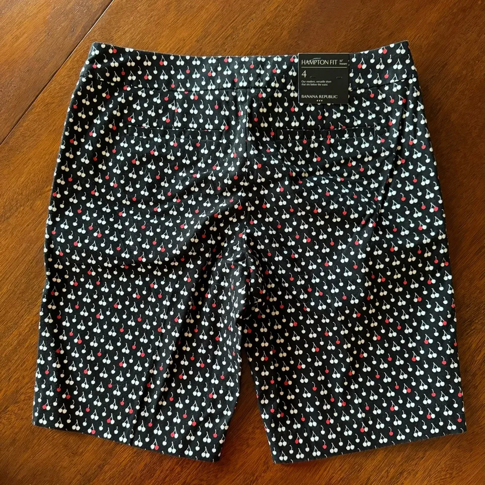 NWT  Hampton Fit 10” Inseam Shorts Black, Red & White - Image 6