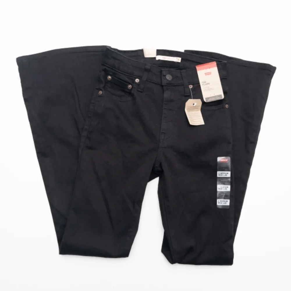 Levis. 726 High Rise Flare Women's Jeans. - Image 4